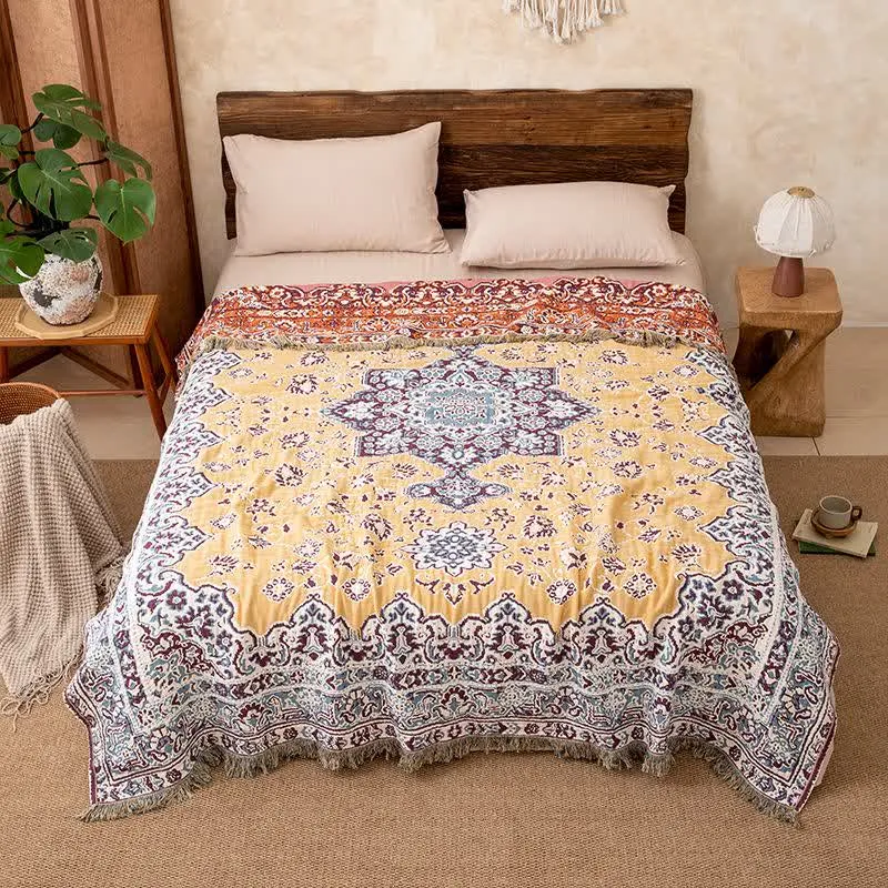 Vintage-Steppdecke aus Baumwolle mit Blumenmuster und Quasten