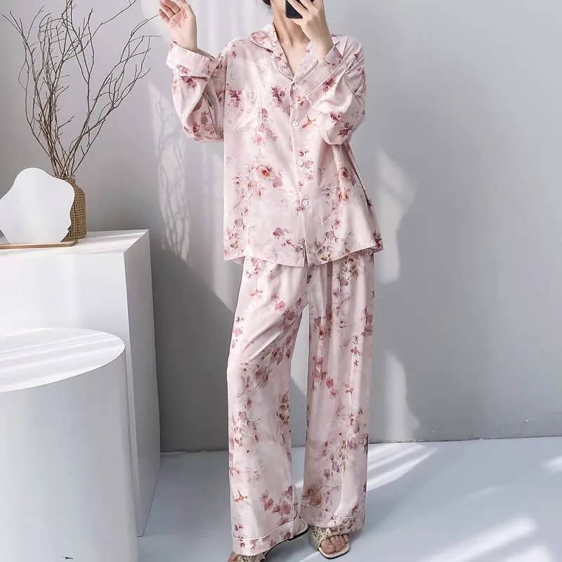 Rosa Pyjama-Set mit Blumenmuster
