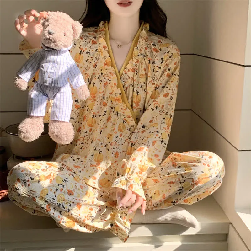 Gelber Pyjama-Set mit Rüschenkragen und Blumenmuster