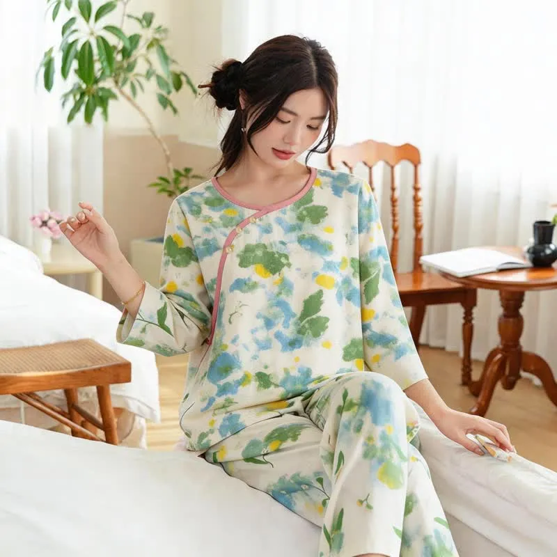 Orientalisches Pyjama-Set mit künstlerischem Aquarell-Design