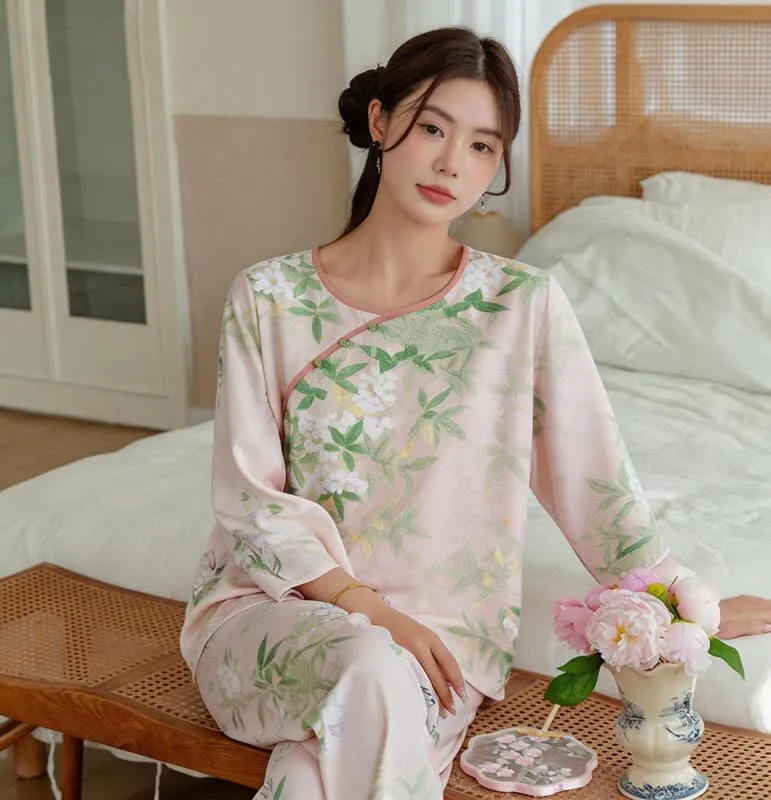Pyjama-Set mit orientalischem Blumen- und Blättermuster