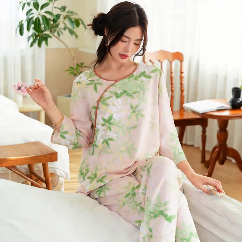 Pyjama-Set mit orientalischem Blumen- und Blättermuster
