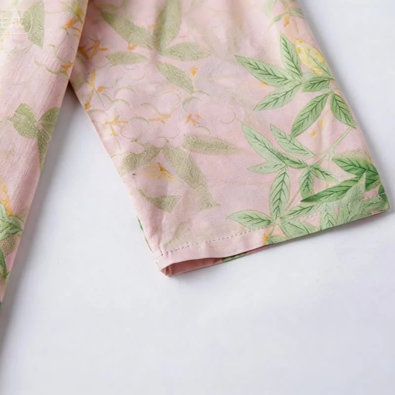 Pyjama-Set mit orientalischem Blumen- und Blättermuster