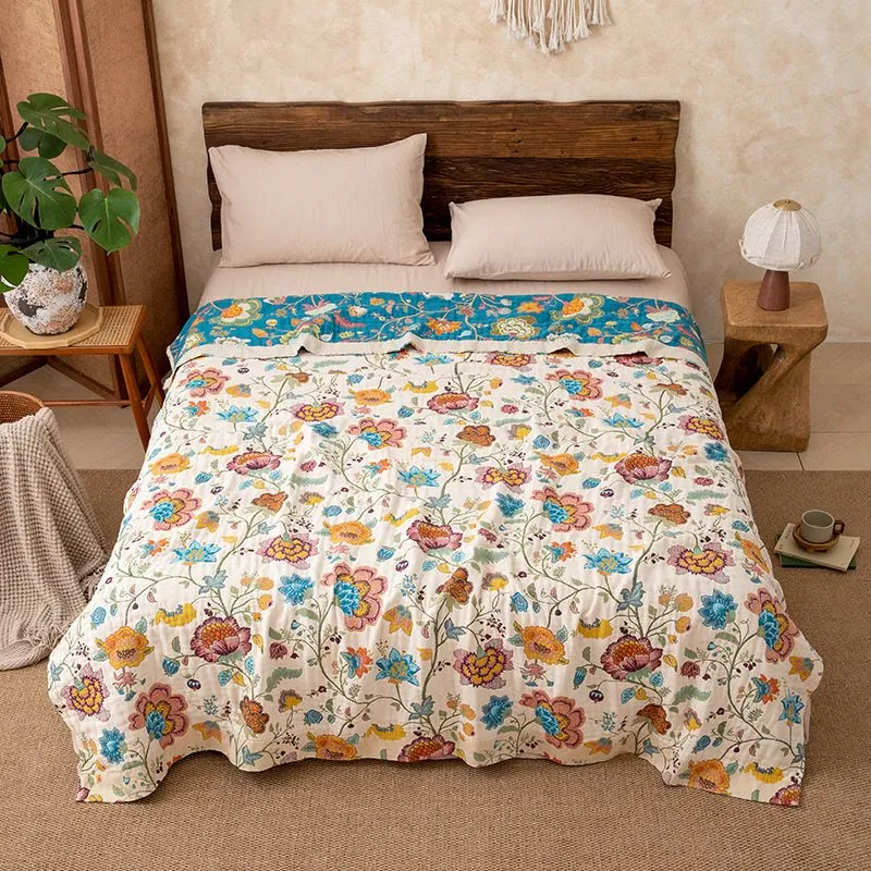Quiltdecke aus Baumwollgaze mit Blumenmuster
