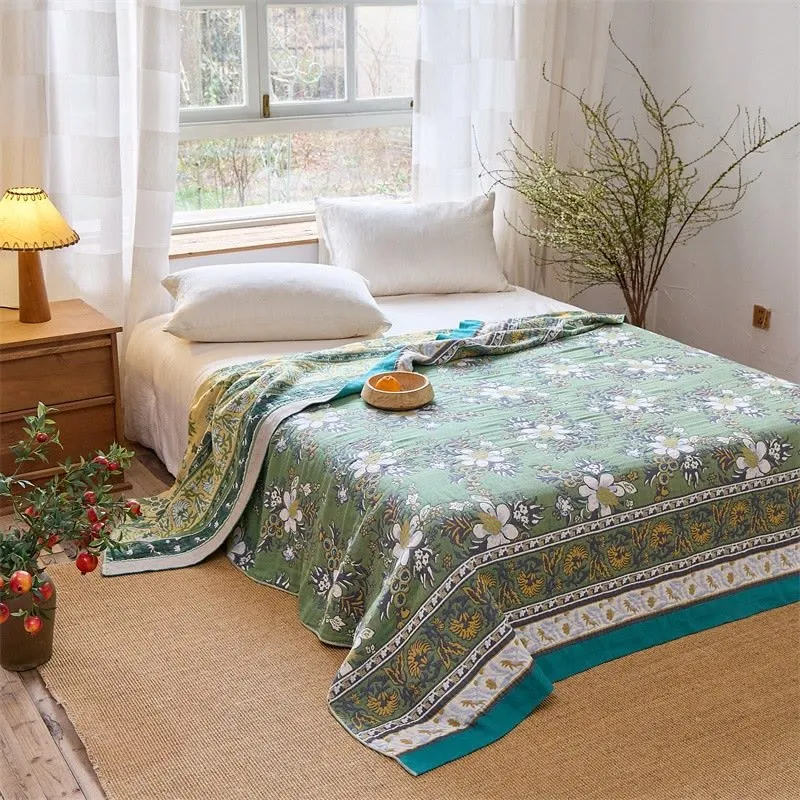 Steppdecke aus reiner Baumwolle mit Wildblumenwiese-Motiv