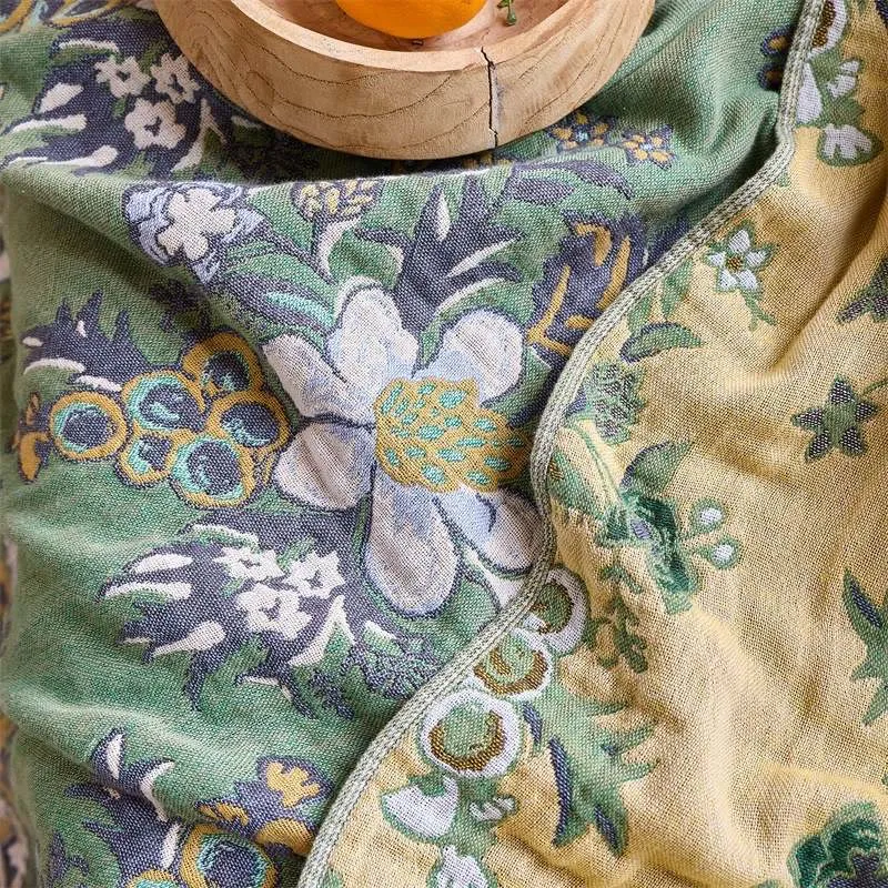 Steppdecke aus reiner Baumwolle mit Wildblumenwiese-Motiv