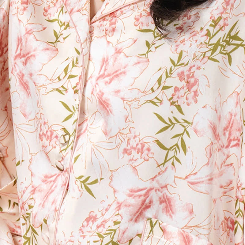 Rustikales rosa Pyjama-Set mit Blumen- und Blättermuster