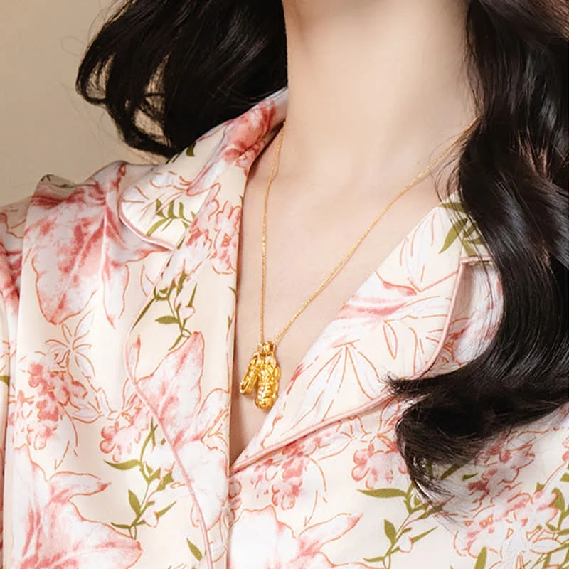 Rustikales rosa Pyjama-Set mit Blumen- und Blättermuster