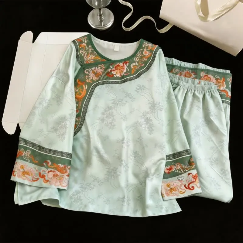 Hellgrünes Vintage-Pyjama-Set mit Blumenmuster