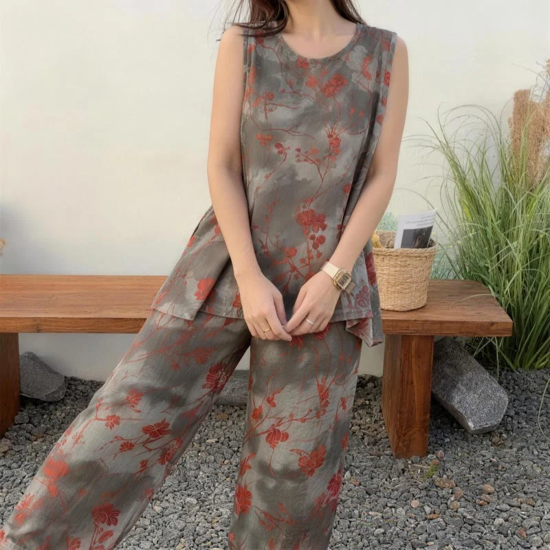 Pyjama-Set mit floralem Tanktop und Hose von Artistic Branch