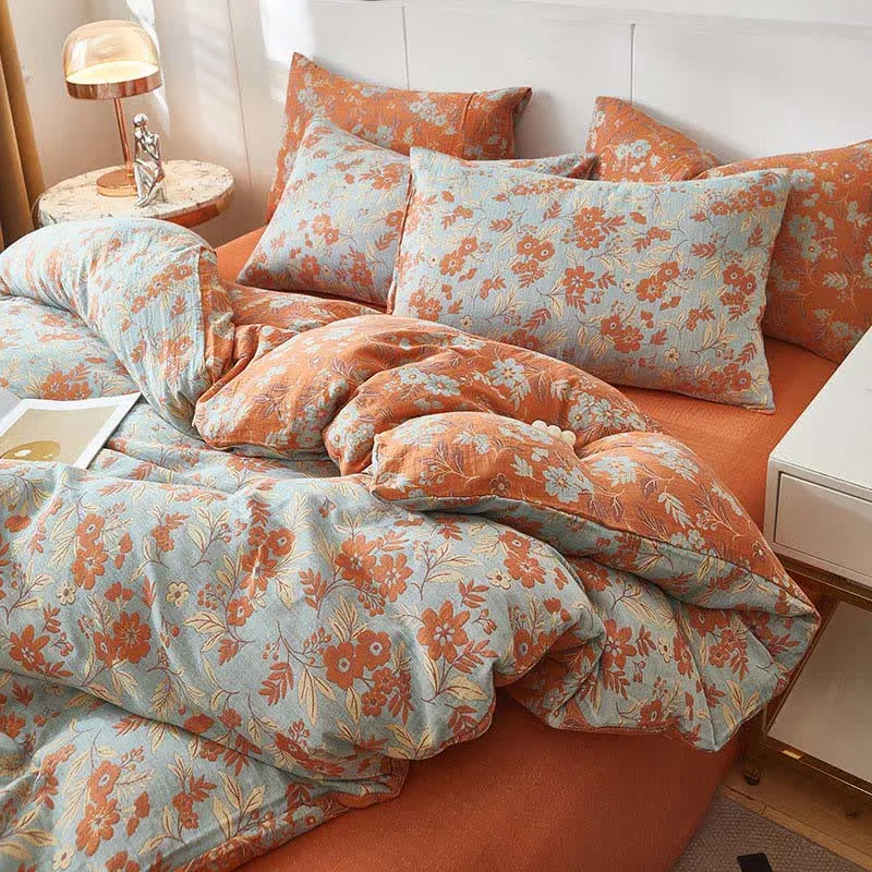 Bettwäsche aus orangefarbenem Baumwoll-Doppelgaze mit Blumenmuster