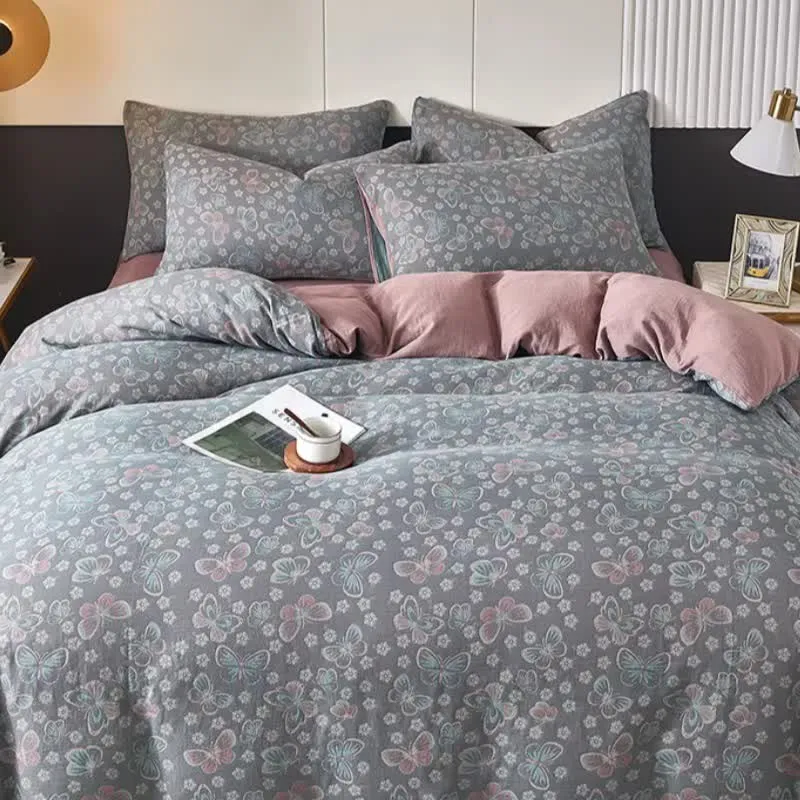 Bettwäsche aus Baumwolldoppelgaze mit Schmetterlings- und Blumenmuster