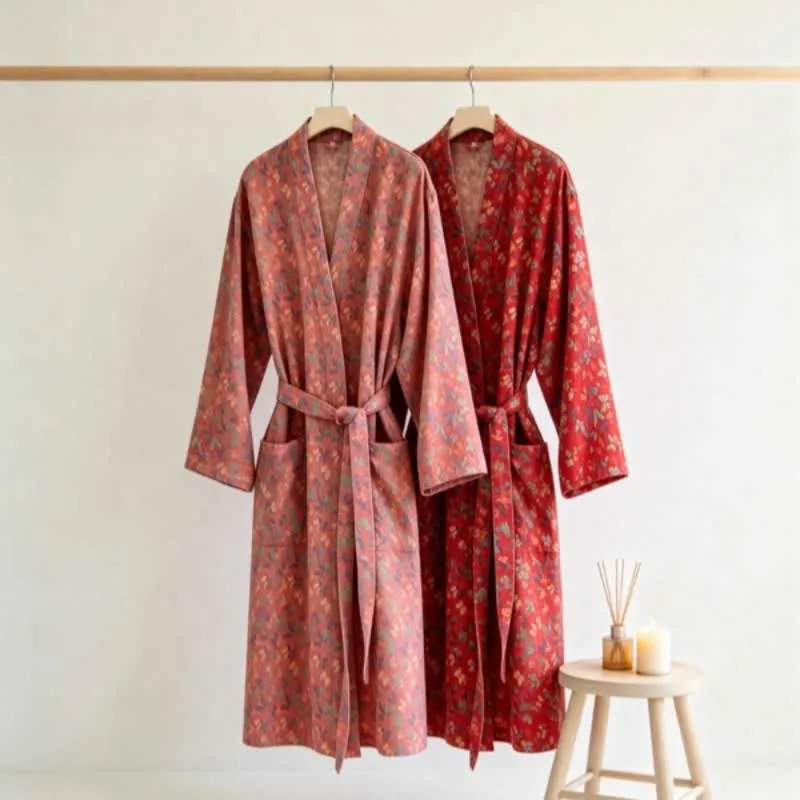 Kimono-Bademantel aus Baumwollgaze mit Schmetterlingsmuster und Jacquardmuster