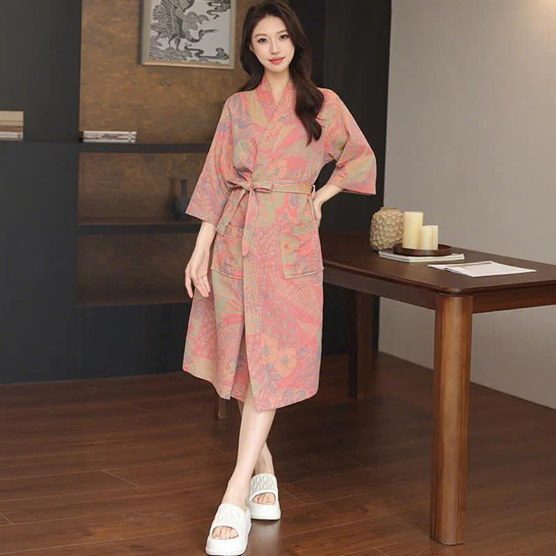 Kimono-Bademantel aus doppellagigem Baumwollgewebe mit Blumenmuster