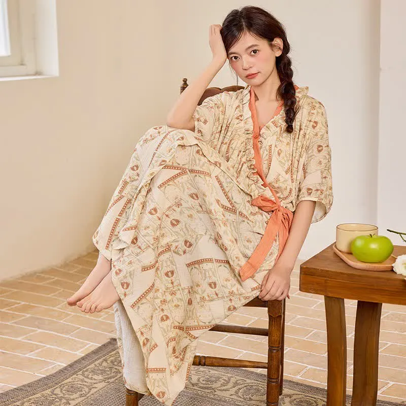 Nachthemd mit Vintage-Muster, Rüschenkragen und seitlicher Bindefläche