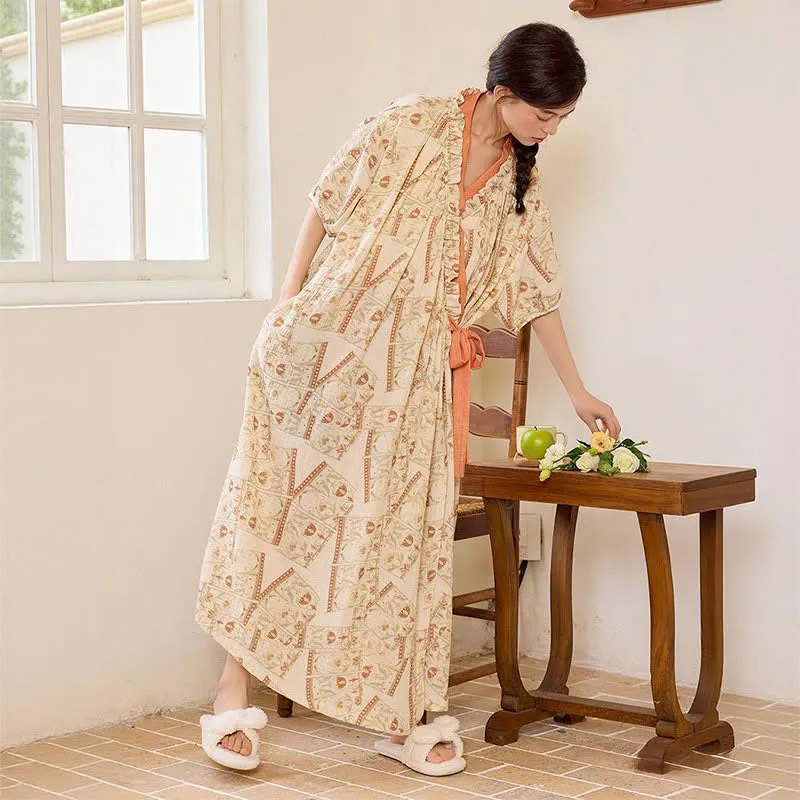 Nachthemd mit Vintage-Muster, Rüschenkragen und seitlicher Bindefläche
