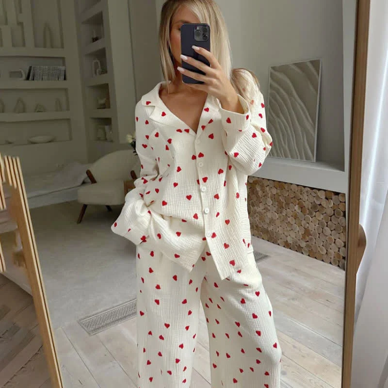 Pyjama-Set aus Baumwolle mit rotem Herzmuster