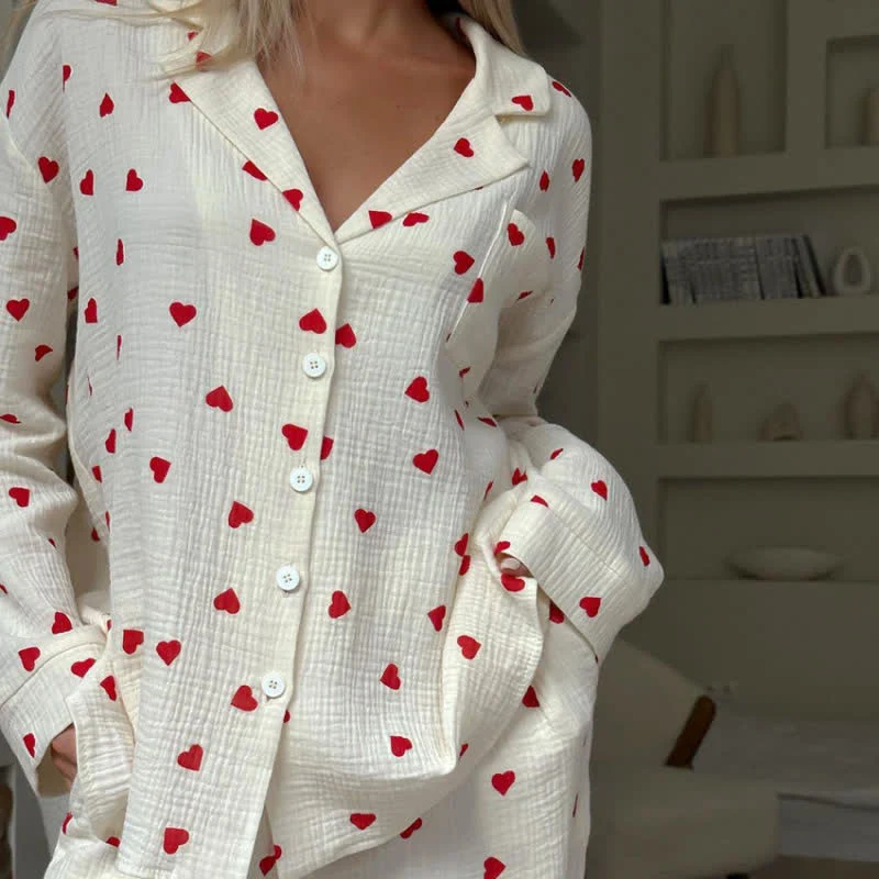 Pyjama-Set aus Baumwolle mit rotem Herzmuster