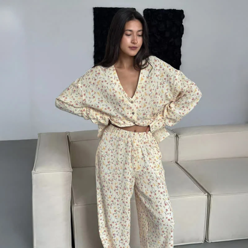 Baumwoll-Pyjama-Set mit V-Ausschnitt und Blumenmuster