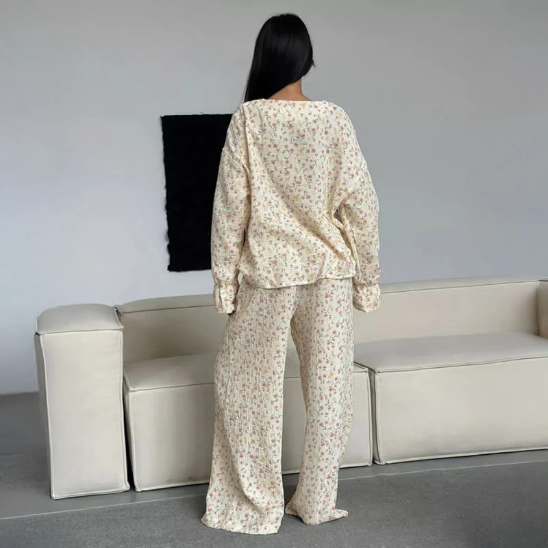 Baumwoll-Pyjama-Set mit V-Ausschnitt und Blumenmuster