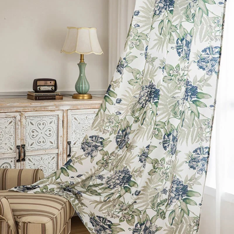 Vorhang im Landhausstil mit Blumen- und Blättermuster