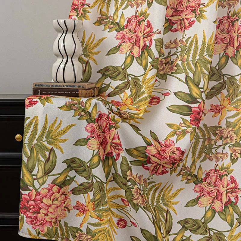 Vorhang im Landhausstil mit Blumen- und Blättermuster