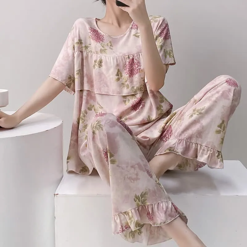 Rundhals-Pyjama-Set in Rosa mit Chrysanthemenmuster