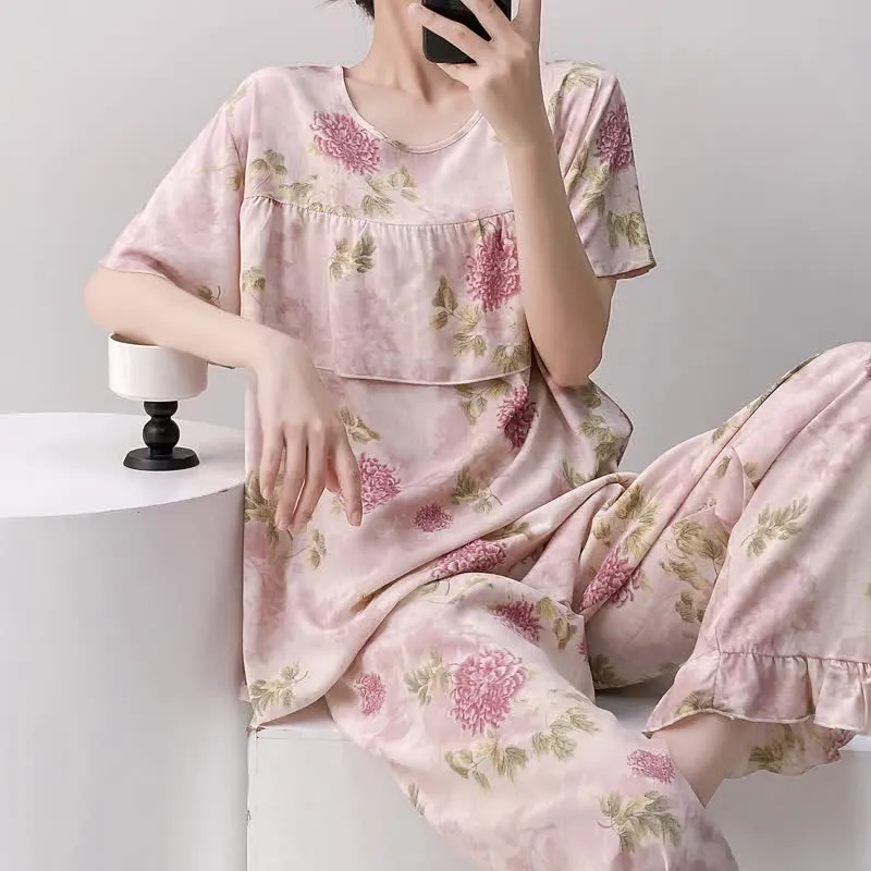 Rundhals-Pyjama-Set in Rosa mit Chrysanthemenmuster