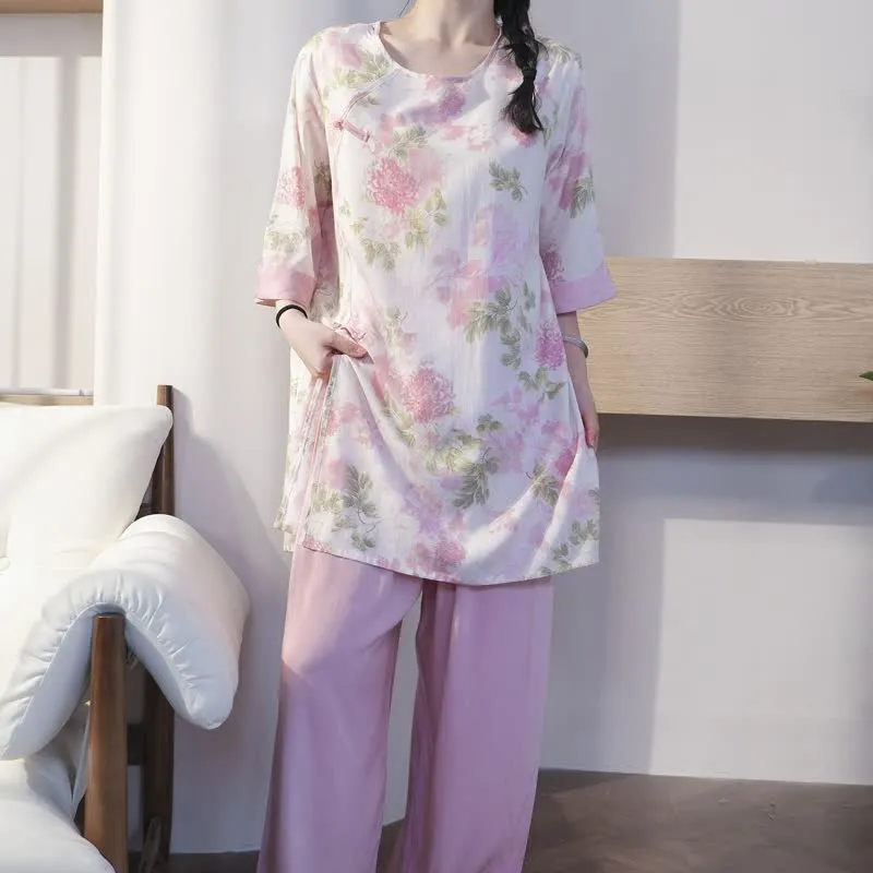 Elegantes Loungewear-Set im orientalischen Stil mit Chrysanthemenmotiv