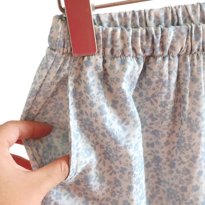 Pyjama-Set aus Baumwoll-Tanktop und Shorts mit kleinem Blumenmuster
