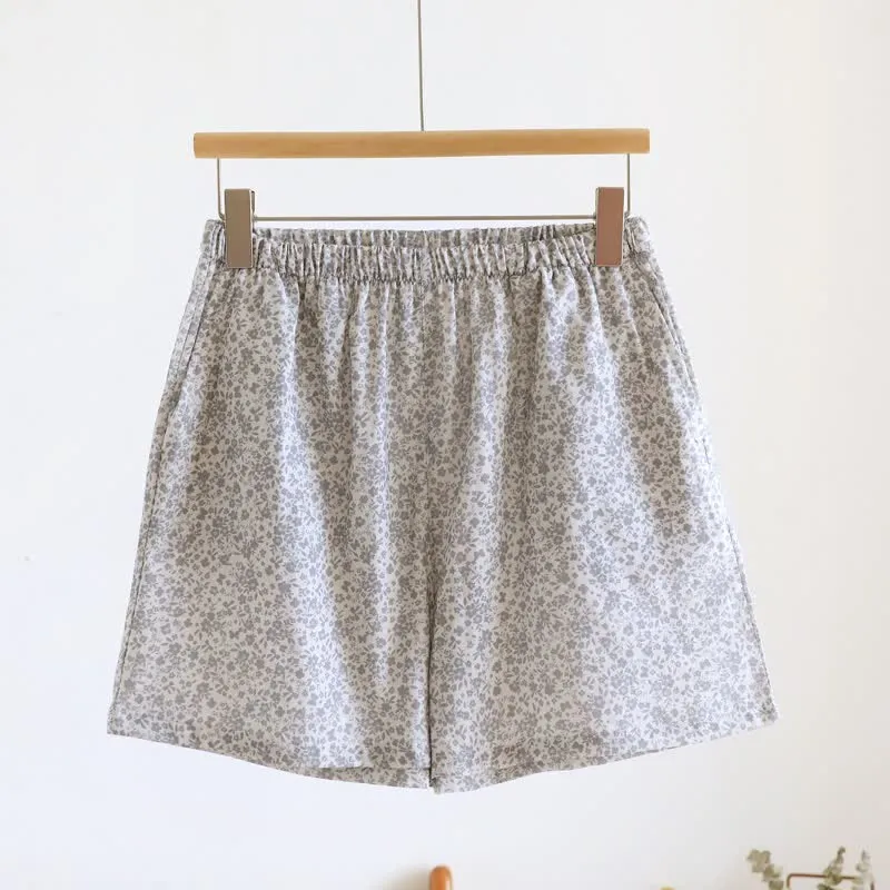 Pyjama-Set aus Baumwoll-Tanktop und Shorts mit kleinem Blumenmuster