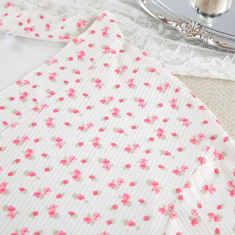 Pyjama-Bademantel aus Strick mit Blumenmuster und Rüschen
