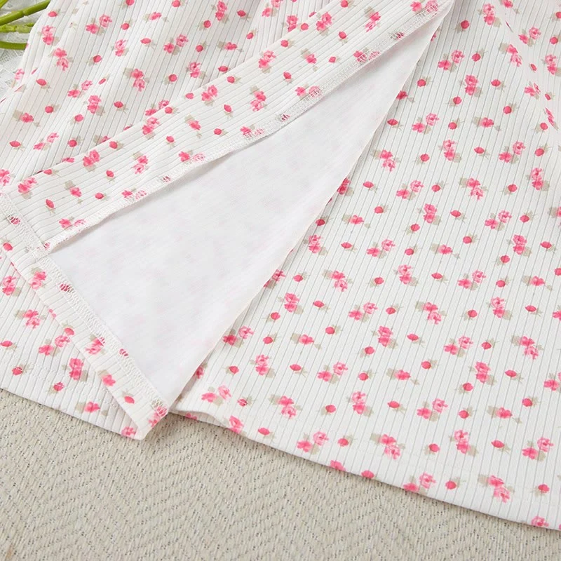 Pyjama-Bademantel aus Strick mit Blumenmuster und Rüschen