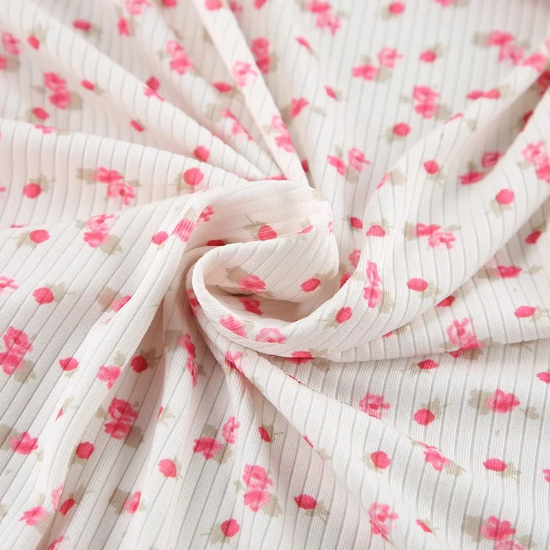 Pyjama-Bademantel aus Strick mit Blumenmuster und Rüschen
