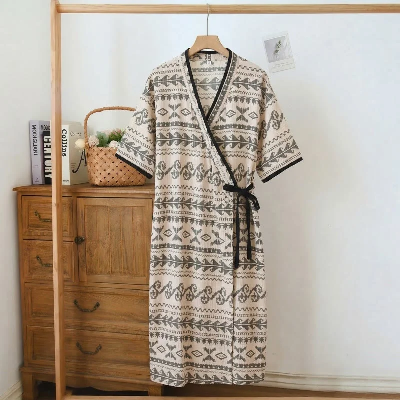 Nachthemd im Boho-Ethno-Stil mit Rüschen und seitlicher Bindeschleife