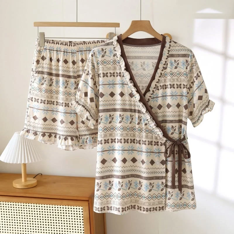 Pyjama-Set mit geometrischem Muster und floralen Rüschenärmeln