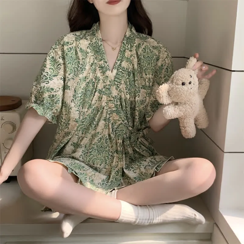 Erfrischender grüner Pyjama mit Blumenmuster und Rüschenärmeln