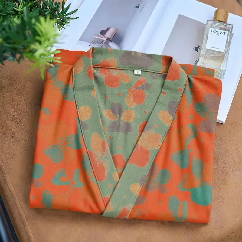 Kimono-Bademantel aus künstlerisch geblümtem Baumwollgaze