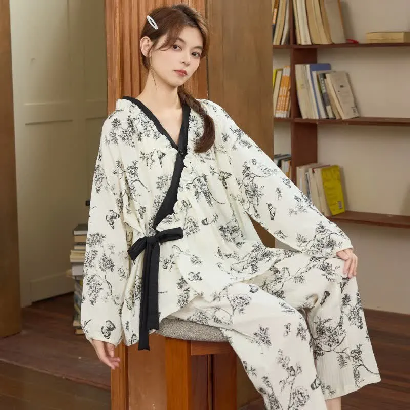 Loungewear-Set mit orientalischem Tintenmuster, floralem Schmetterlingsmotiv