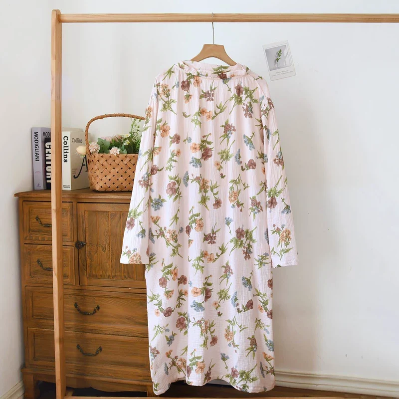 Morgenmantel aus Baumwollgaze mit Blumenmuster und Rüschenkragen