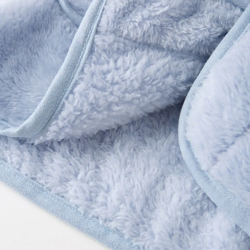 Kinder-Loungewear-Set aus Plüsch mit einfarbigen Knöpfen