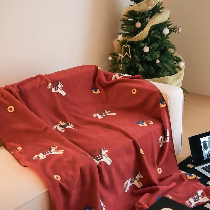 Wendbare Kuscheldecke mit Trojanischem Pferd-Motiv aus Kunstwolle