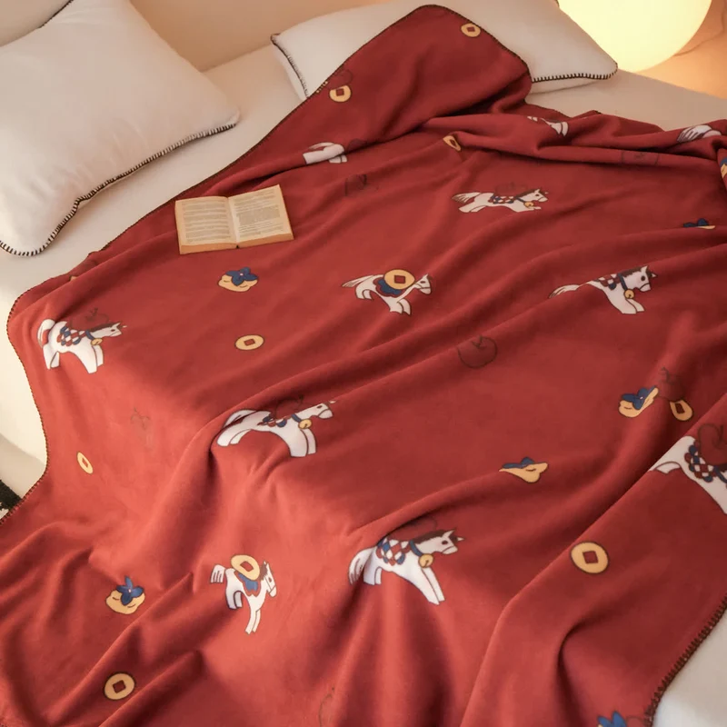 Wendbare Kuscheldecke mit Trojanischem Pferd-Motiv aus Kunstwolle