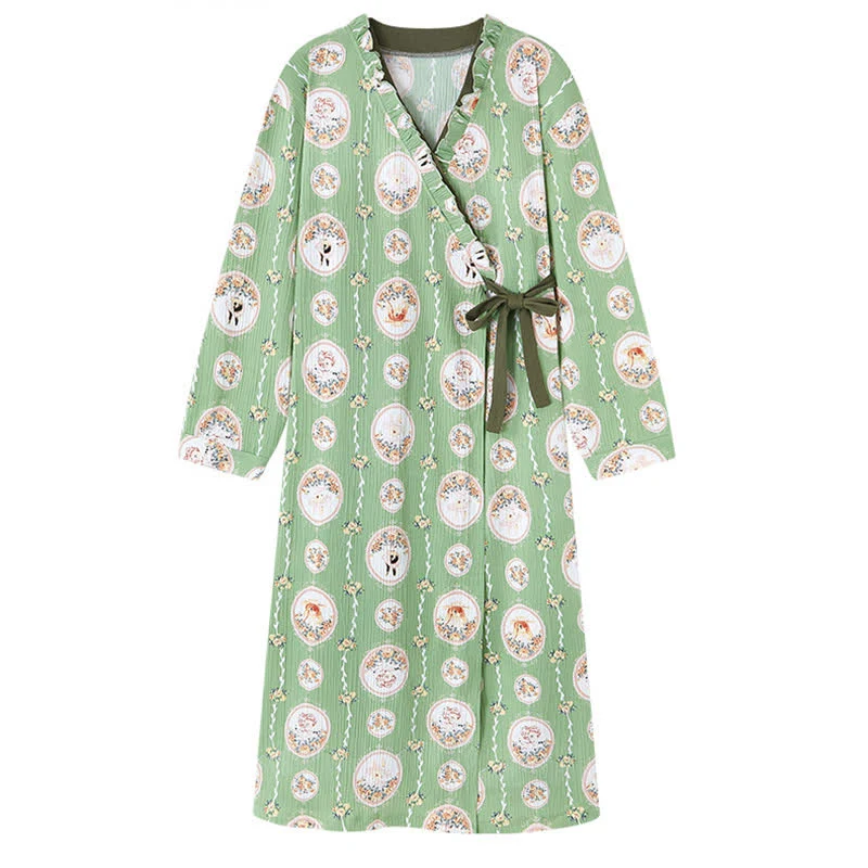 Nachthemd im Kimono-Stil mit Medaillon-Blumenmuster und Rüschen