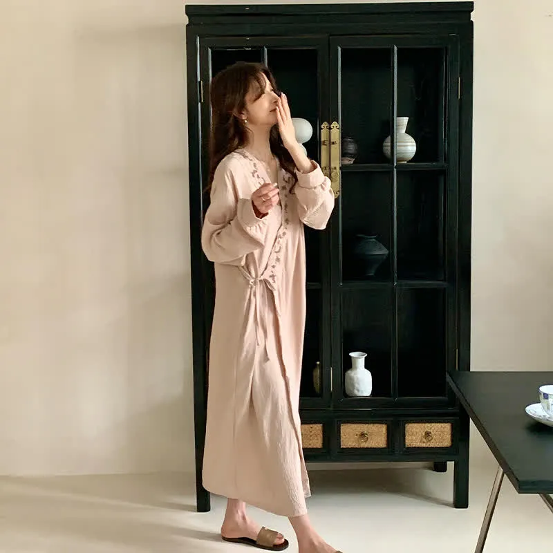 Lässiges Nachthemd im Kimono-Stil mit langen Ärmeln
