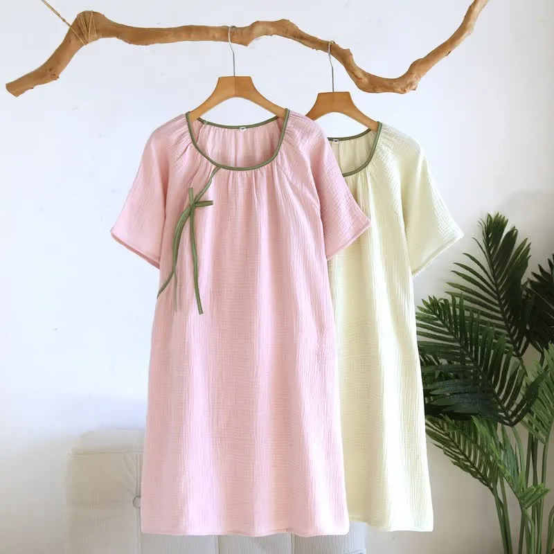 Minimalistisches Nachthemd aus Baumwollgaze im orientalischen Stil