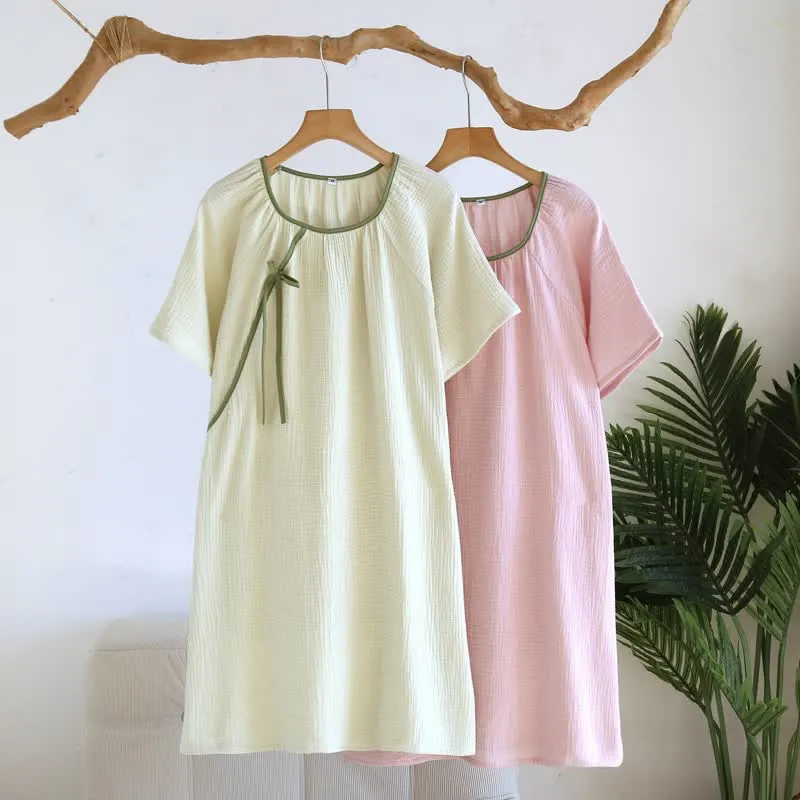 Minimalistisches Nachthemd aus Baumwollgaze im orientalischen Stil