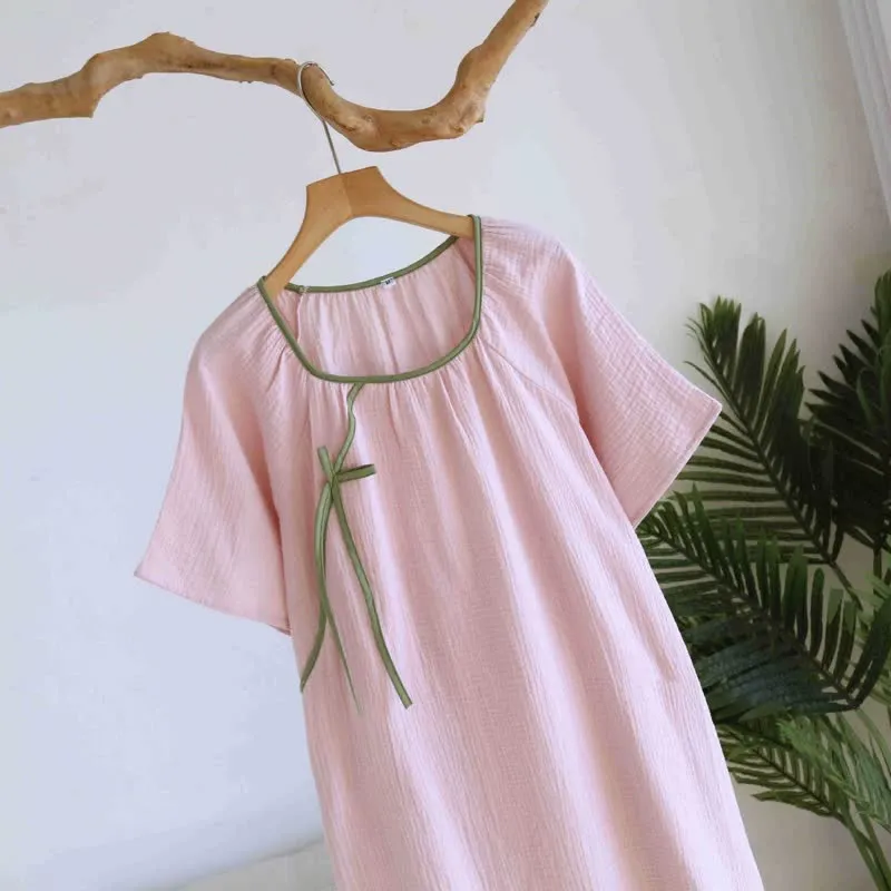 Minimalistisches Nachthemd aus Baumwollgaze im orientalischen Stil