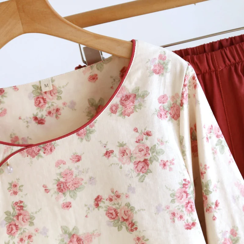 Romantischer Rosen-Pyjama aus Baumwollgaze