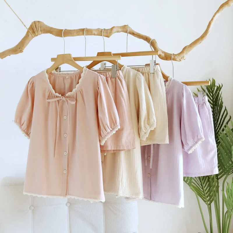 Kurzes Pyjama-Set in Unifarbe mit Spitzenbesatz